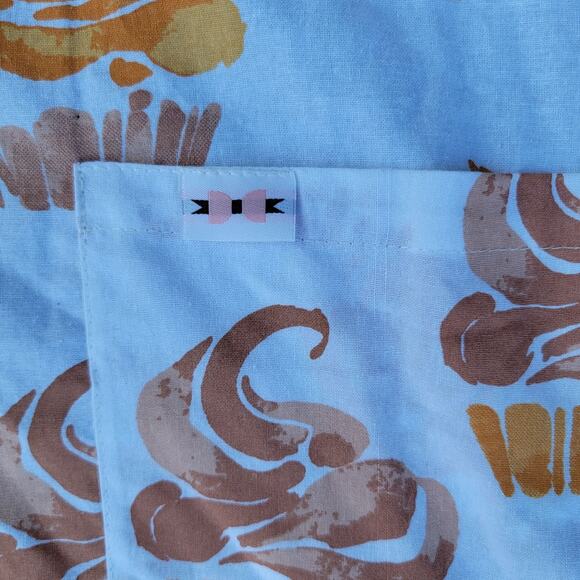 Simply whimsical apron with cupcakes - Picture 2 of 5